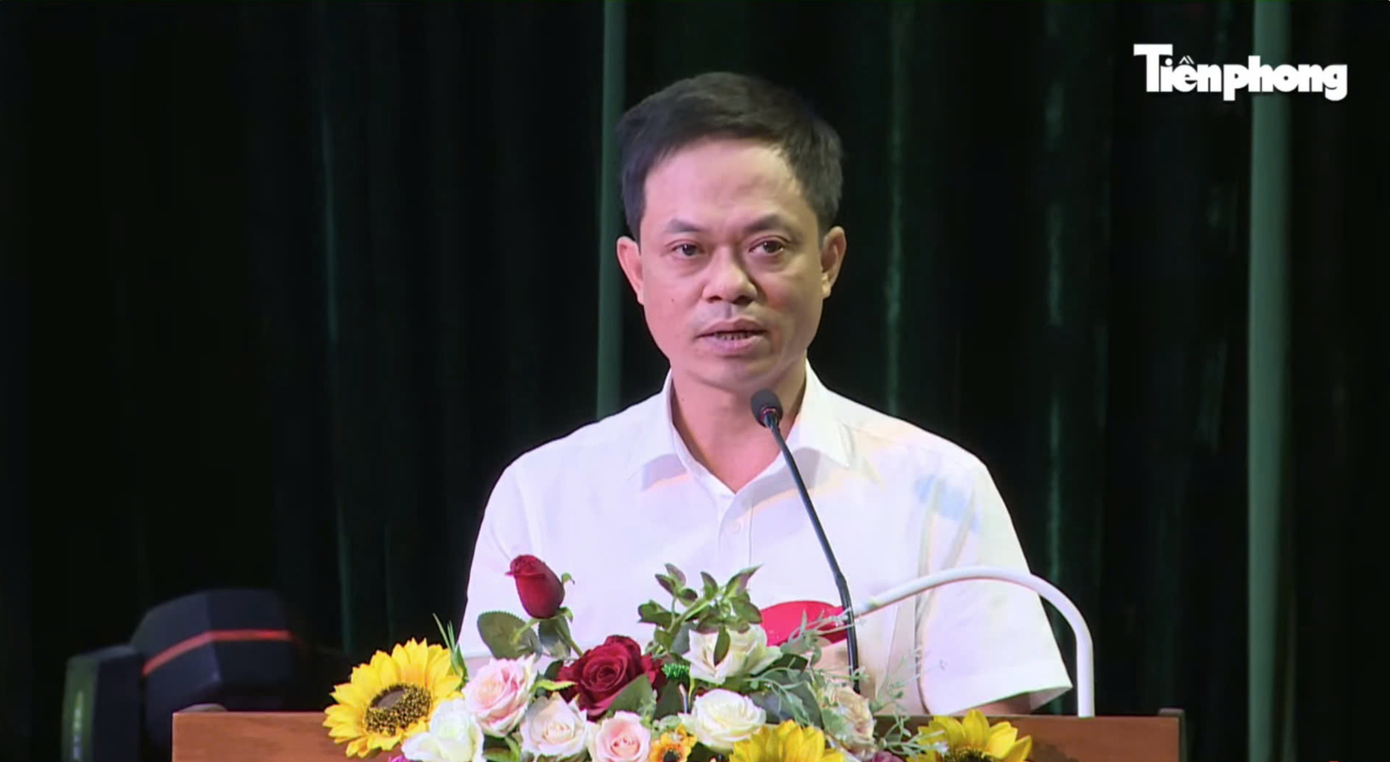 Nhà báo Trần Công Hùng, Tổng Thư ký toà soạn báo Tiền Phong điện tử phát biểu khai mạc Hội nghị. Nhà báo Trần Công Hùng, Tổng Thư ký toà soạn báo Tiền Phong điện tử phát biểu khai mạc Hội nghị.