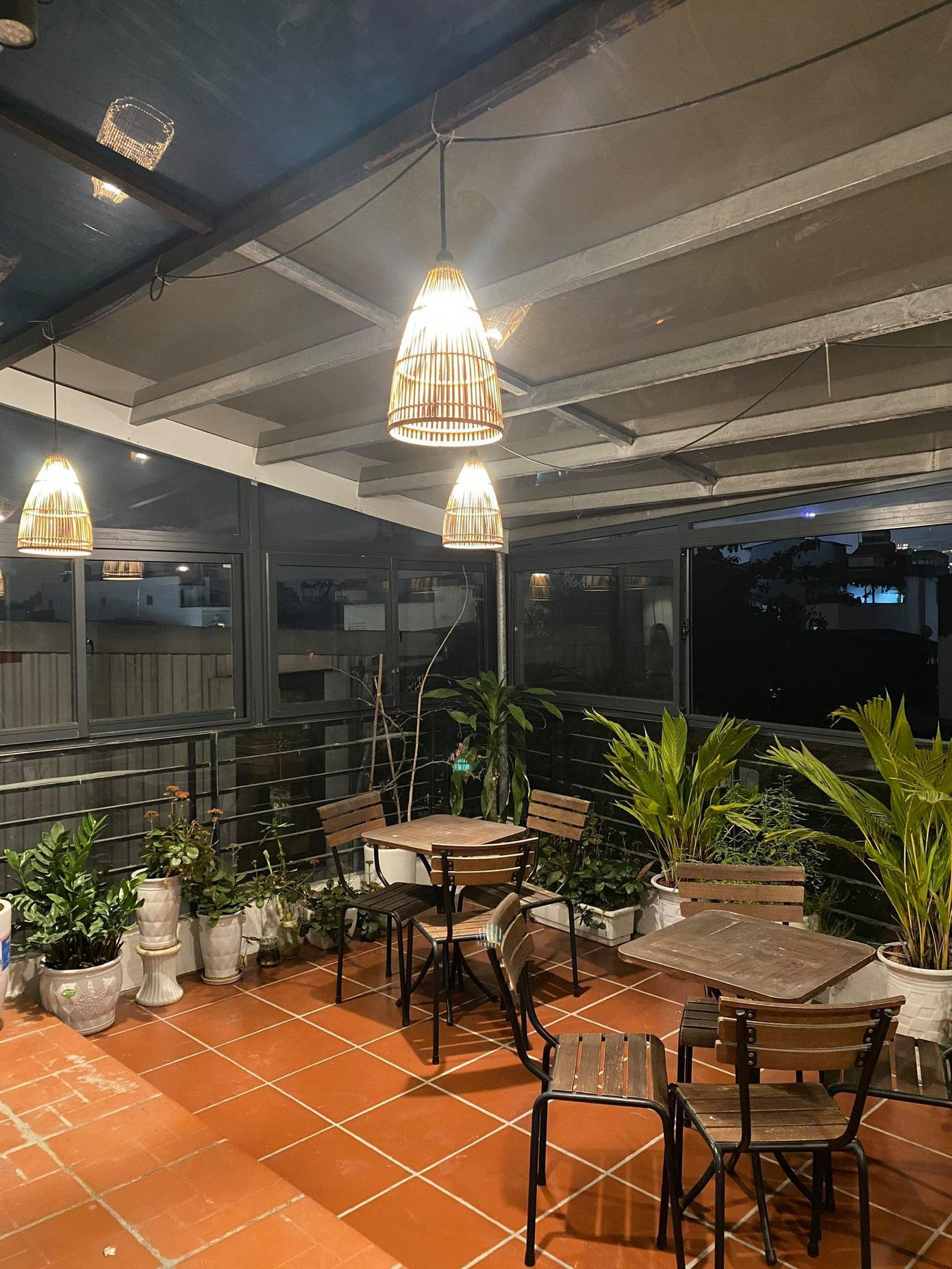 Sau hơn nửa tháng thiết kế và thi công, sân thượng trở thành phòng riêng của cậu chủ trẻ.