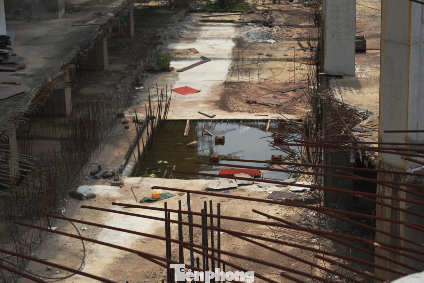 Chủ đầu tư dự án dự kiến sẽ bàn giao nhà cho khách hàng vào cuối năm 2013 và trong thời gian từ 2009 - 2012, chủ đầu tư đã ký hợp đồng bán căn hộ cho gần 2.000 khách hàng, thu về hàng nghìn tỉ đồng.