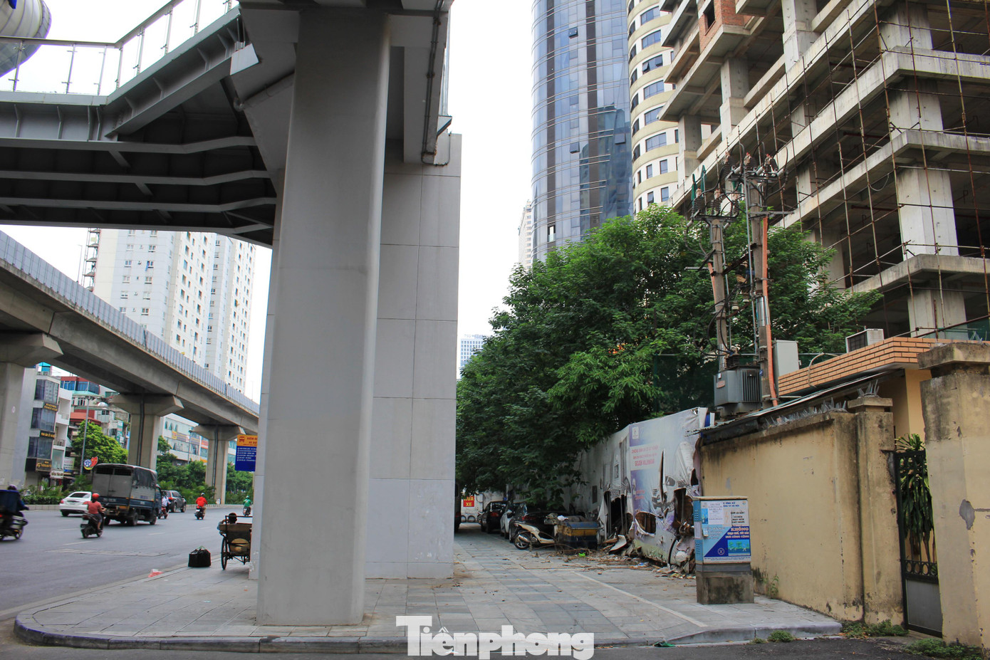 Theo tìm hiểu dự án chung cư Golden Millenium do Công ty Cổ phần tư vấn đầu tư xây dựng Ba Đình làm chủ đầu tư là tòa nhà cao 39 tầng với 3 tầng hầm, 6 tầng trung tâm thương mại dịch vụ, khách sạn và 33 tầng căn hộ. Tổng mức đầu tư là 1.000 tỷ đồng, dự kiến hoàn thành quý IV/2016.