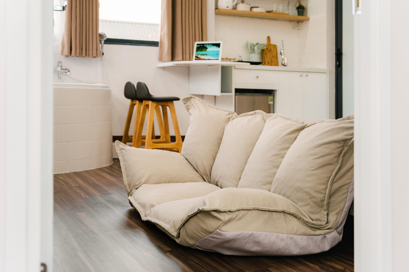 Chiếc sofa lười đỡ tốn diện tích và dễ di chuyển.