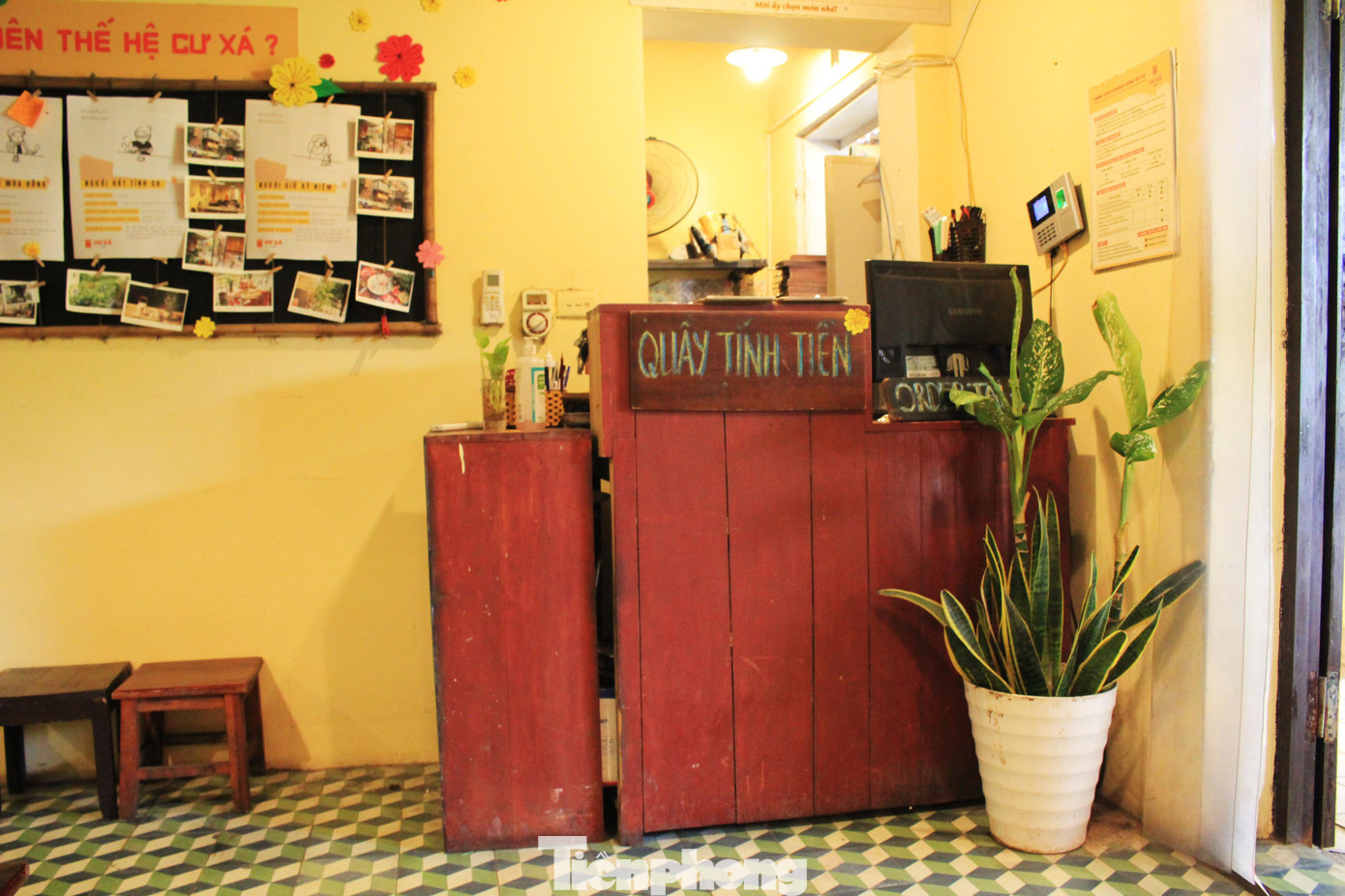 Một số chủ cửa hàng cho biết họ lựa chọn kinh doanh ở khu tập thể cũ một phần là do sở thích, một phần là bởi thị trường giá thuê mặt bằng ở những nơi này không cao, khoảng 4 –8 triệu/ tháng/căn 40 - 80m2, thấp hơn rất nhiều lần so với cùng diện tích ở nơi đắc địa.