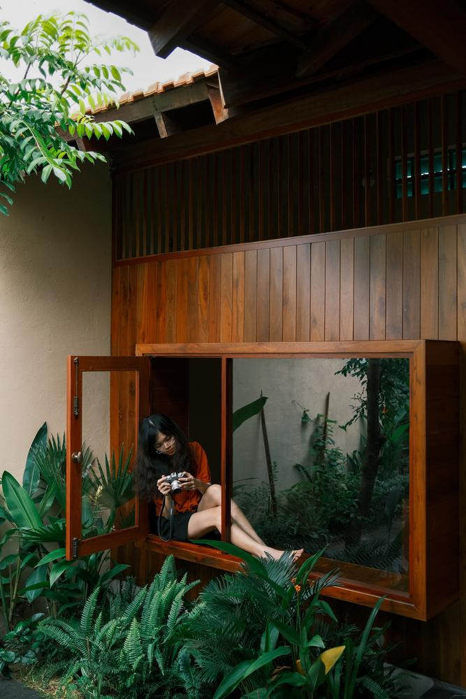 Phòng khách, phòng ăn nằm ở gian giữa, phòng ngủ và nhà vệ sinh nằm ở 2 trái đầu hồi.