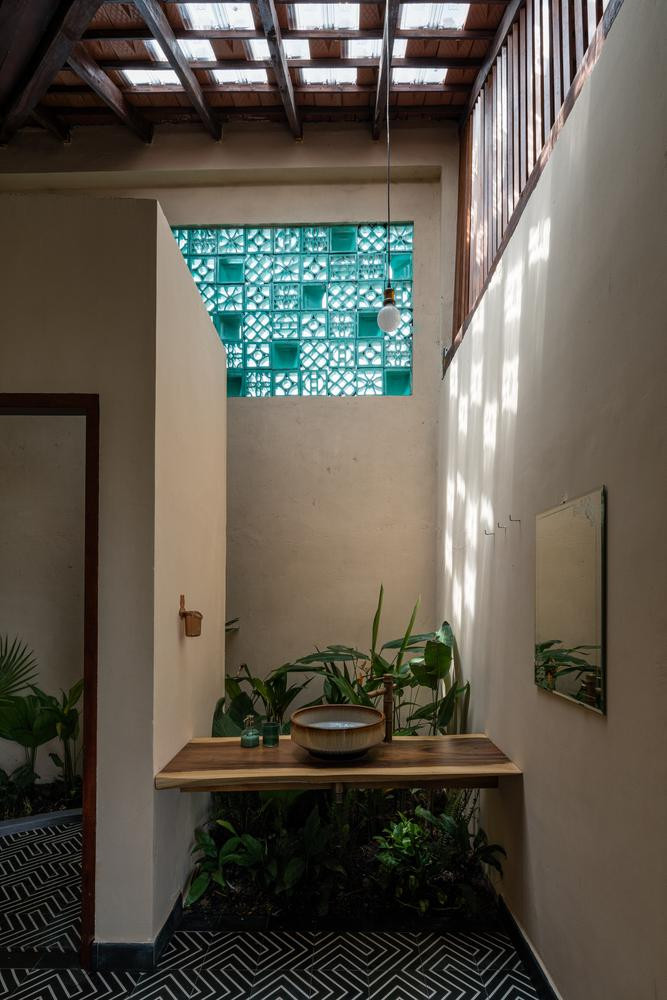 Các kiến trúc sư mong muốn ngôi nhà mang đến một không gian gần gũi với lối sống cũ, cởi mở hơn với thiên nhiên trong khi khắc phục được những vấn đề trong quá khứ và mang đến một giai điệu mới trong mô hình nhà ở nhàm chán của vùng ngoại ô.