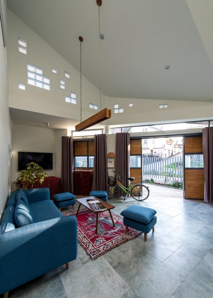 Ngôi nhà được thiết kế mở để đón gió và nắng từ các nguồn gió chính. Ngôi nhà được thiết kế mở để đón gió và nắng từ các nguồn gió chính.