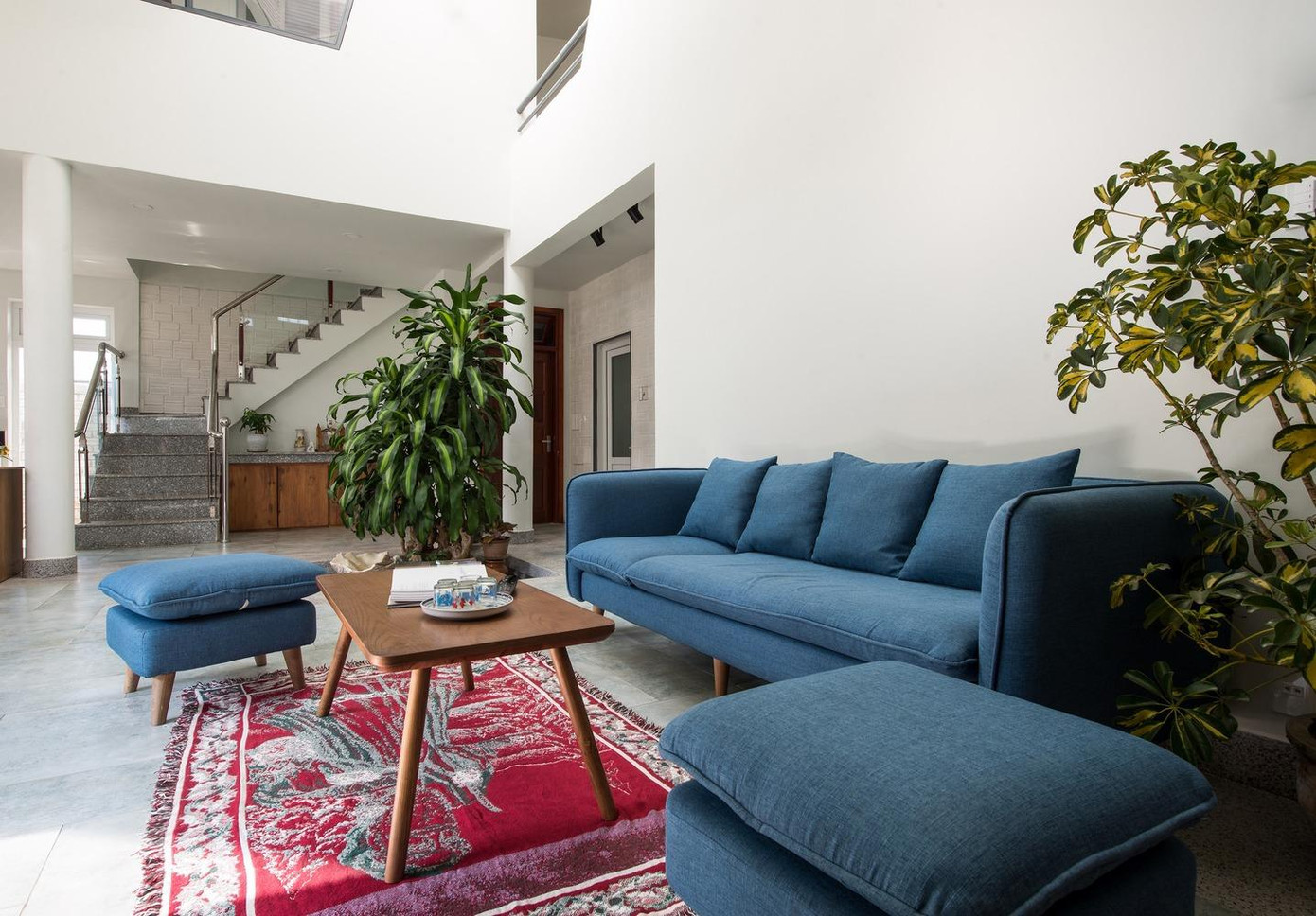 Đây là kiểu nhà cấp 4 gác lửng. Trong đó tầng trệt có 2 phòng ngủ, 2 vệ sinh, phòng khách, phòng ăn và bếp trên diện tích 92m2 kết hợp với cây xanh để tăng sự tương tác giữa các tất cả các thành viên trong gia đình. Đây là kiểu nhà cấp 4 gác lửng. Trong đó tầng trệt có 2 phòng ngủ, 2 vệ sinh, phòng khách, phòng ăn và bếp trên diện tích 92m2 kết hợp với cây xanh để tăng sự tương tác giữa các tất cả các thành viên trong gia đình.