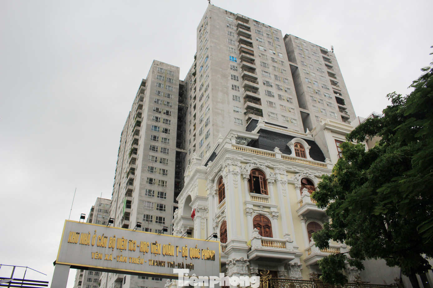 Dự án chung cư Viện 103 bao gồm hai tòa chung cư là CT1 và CT2 cao 25 tầng là dự án nhà ở cho nhân viên, cán bộ Bệnh Viện 103 Văn Quán - Học Viện Quân y kết hợp nhà bán thương mại, nằm trong quần thể KĐT Văn Quán, Mỗ Lao Hà Đông, được khởi công vào tháng 6/2012 và hoàn thành vào tháng 6/2015. Dự án chung cư Viện 103 bao gồm hai tòa chung cư là CT1 và CT2 cao 25 tầng là dự án nhà ở cho nhân viên, cán bộ Bệnh Viện 103 Văn Quán - Học Viện Quân y kết hợp nhà bán thương mại, nằm trong quần thể KĐT Văn Quán, Mỗ Lao Hà Đông, được khởi công vào tháng 6/2012 và hoàn thành vào tháng 6/2015.