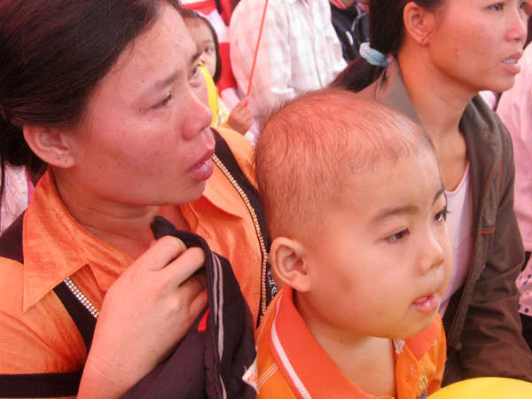 Một phụ huynh có con bị ung thư xúc động với những chia sẻ của cộng đồng