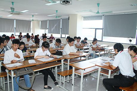 Ngồi phòng có điều hòa, thí sinh thoải mái ảnh 1