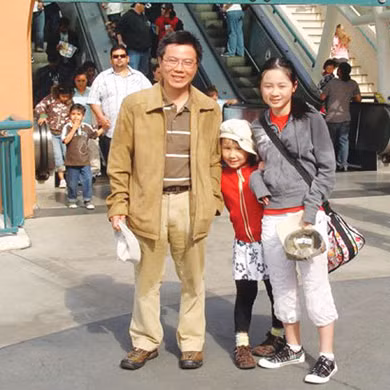 GS Ngô Bảo Châu cùng 2 con gái tại California - Mỹ. Nguồn: Tư liệu (Thanh Niên)