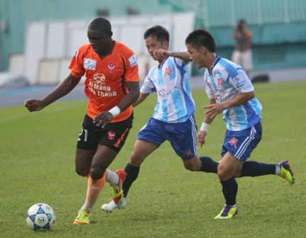 Tất cả đang mong V-League không chỉ lấy lại sự giàu có như 2 năm trước, mà giá trị chuyên môn, hình ảnh V-League 2013 sẽ có sự tiến bộ đáng kể