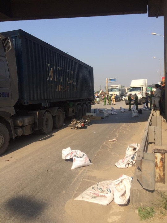 3 xe va chạm, hai giáo viên tiếng Anh người nước ngoài thương vong ảnh 1