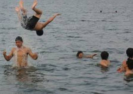 Tắm trước bão Thần Sấm: Một học sinh tử vong, một nguy kịch ảnh 2