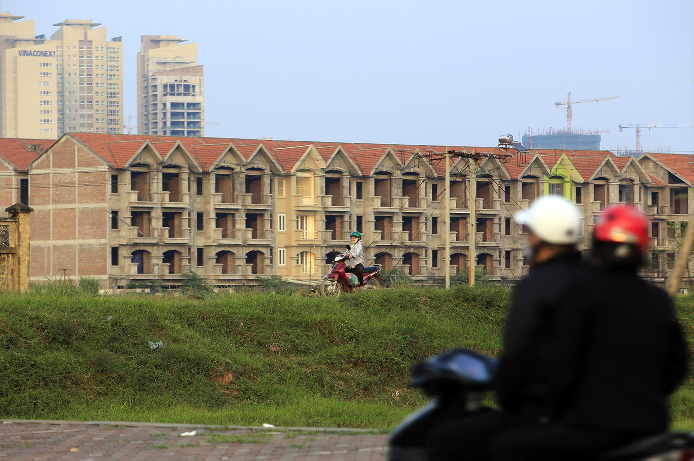 Đánh thuế BĐS được kỳ vọng có thể minh bạch thị trường này, giảm đầu cơ, thổi giá, lãng phí tài nguyên. Ảnh: Như Ý Đánh thuế BĐS được kỳ vọng có thể minh bạch thị trường này, giảm đầu cơ, thổi giá, lãng phí tài nguyên. Ảnh: Như Ý