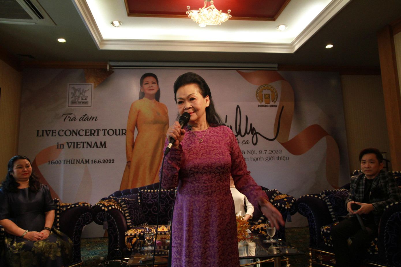 Khánh Ly trong chuỗi chương trình 60 năm hát tình ca. Ảnh: N.M.Hà