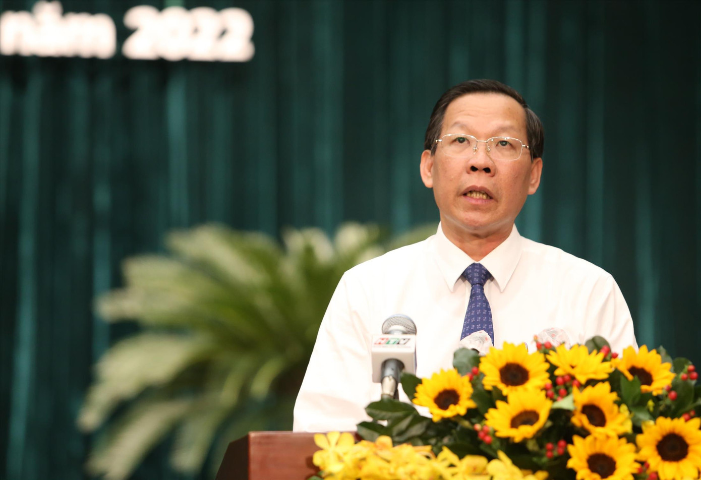 Chủ tịch UBND TPHCM Phan Văn Mãi trả lời chất vấn tại kỳ họp. Ảnh: NGÔ TÙNG