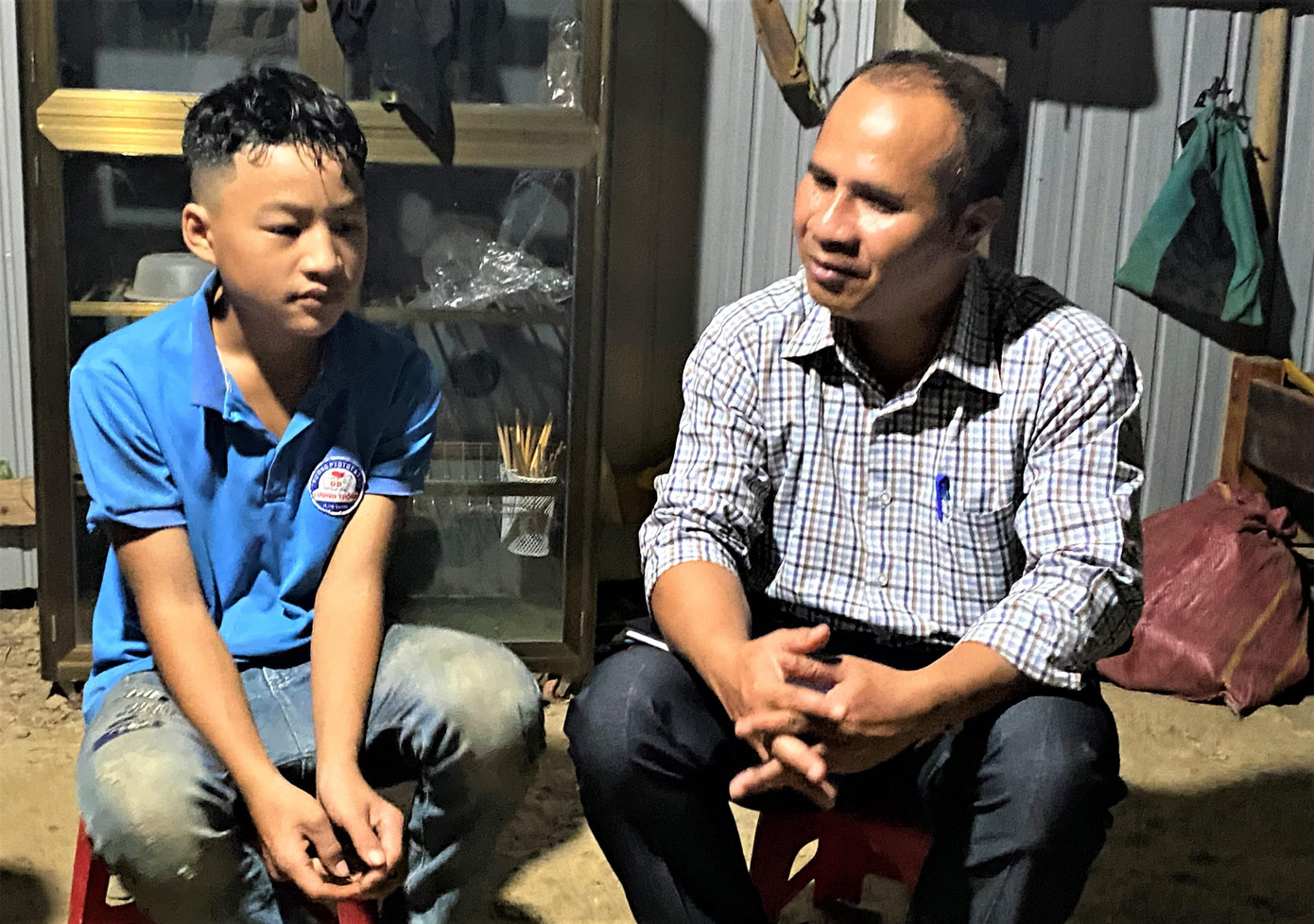 Thầy Y Thắng động viên học sinh quay lại trường Thầy Y Thắng động viên học sinh quay lại trường