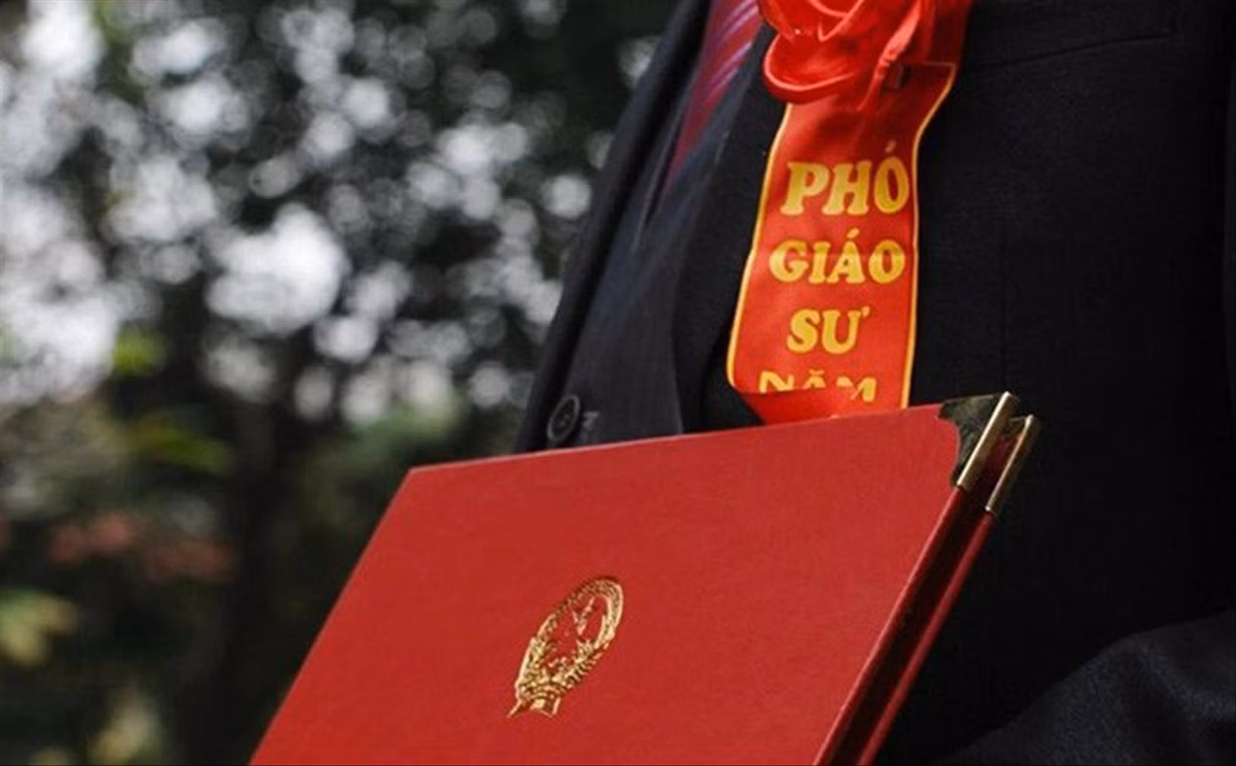Có ý kiến cho rằng, chuẩn GS, PGS ở Việt Nam vốn không cao, không nên hạ chuẩn Có ý kiến cho rằng, chuẩn GS, PGS ở Việt Nam vốn không cao, không nên hạ chuẩn