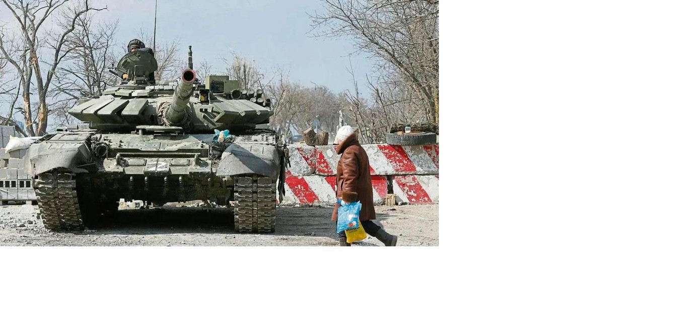 Xe tăng trên đường phố Mariupol. Ảnh: Reuters Xe tăng trên đường phố Mariupol. Ảnh: Reuters