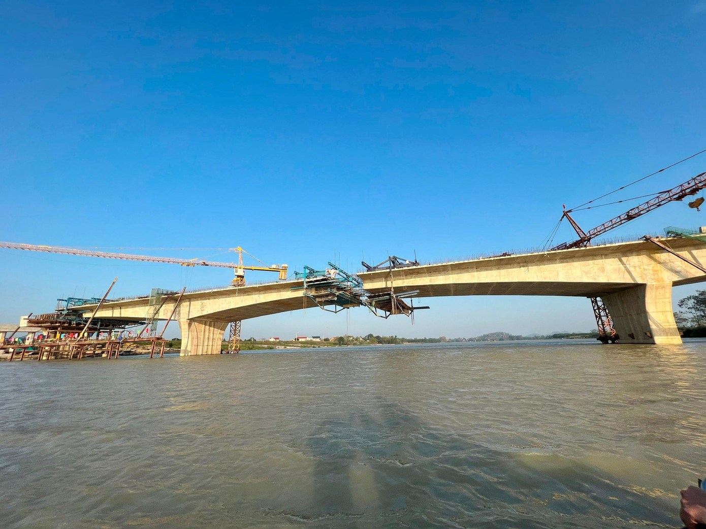 Cầu Đọ vượt sông Chu đoạn Thanh Hóa - Nghệ An. Ảnh: Trọng Đảng