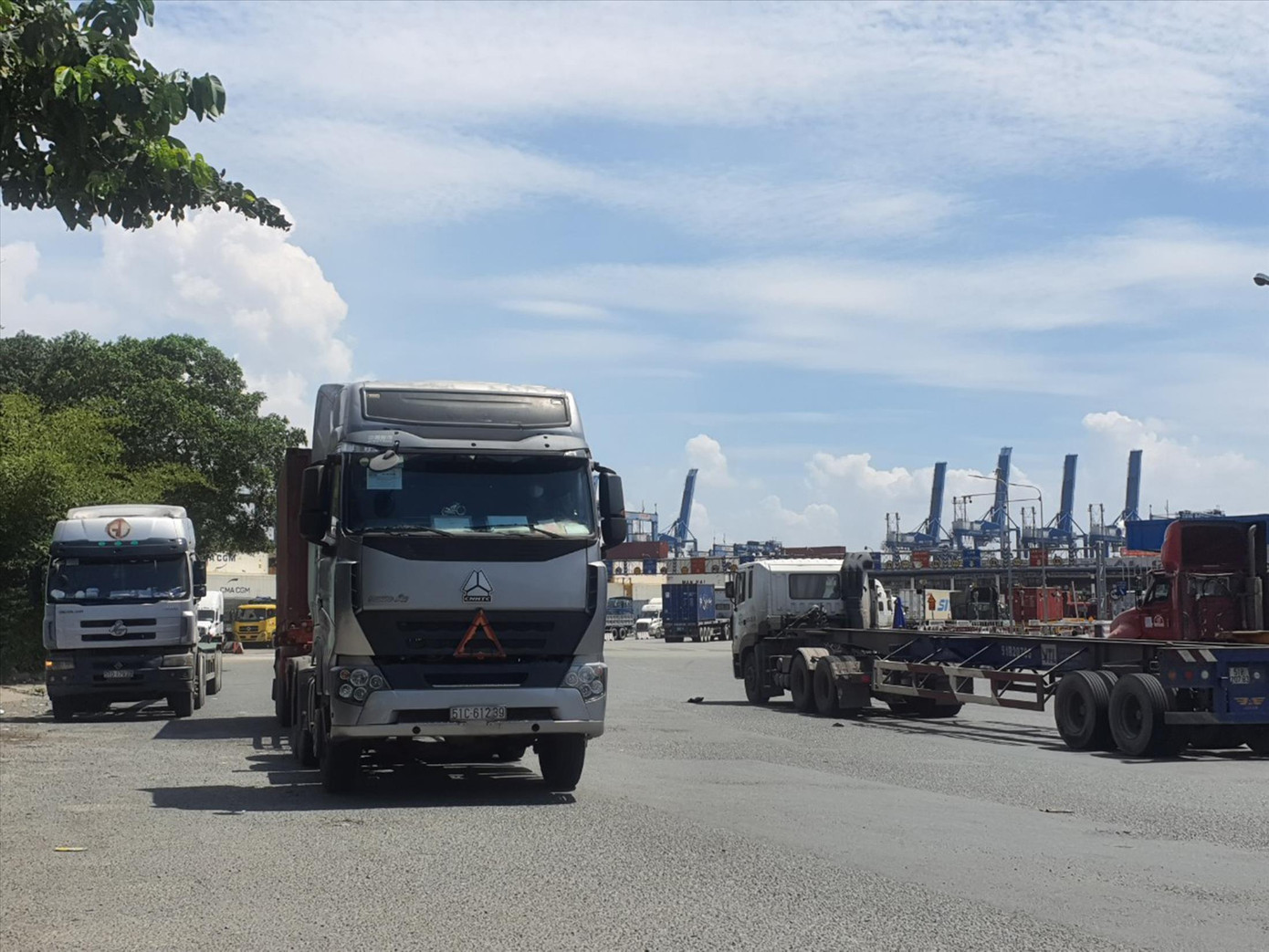 Các doanh nghiệp vận tải cắt giảm các chuyến hàng xa để giảm lỗ. Ảnh: Ngô Bình Các doanh nghiệp vận tải cắt giảm các chuyến hàng xa để giảm lỗ. Ảnh: Ngô Bình