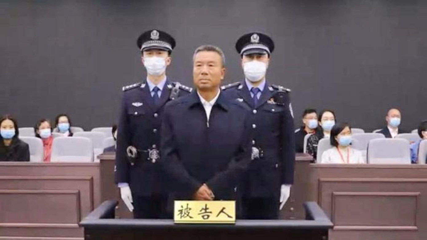 Lý Kiến Bình trước tòa