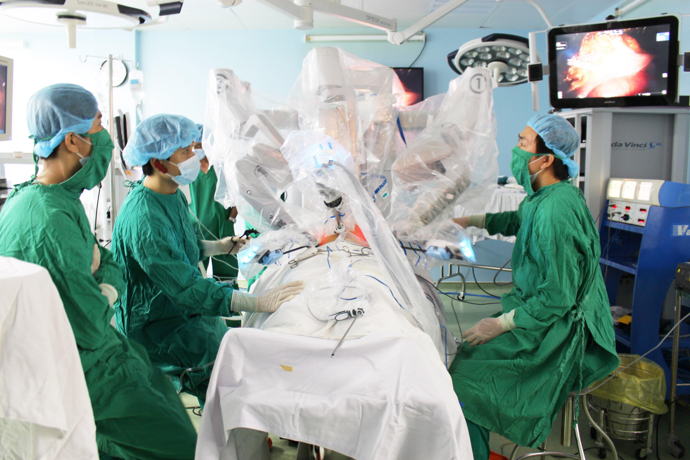 Hệ thống robot y tế tại Bệnh viện Bình Dân TPHCM. Ảnh: Vân Sơn