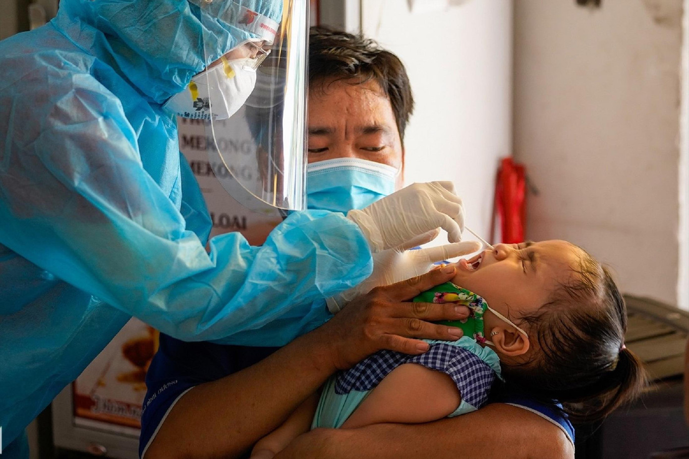 Trẻ em dưới 11 tuổi sẽ được xem là nhóm nguy cơ cần bảo vệ trước dịch COVID-19. Ảnh: Phạm Nguyễn