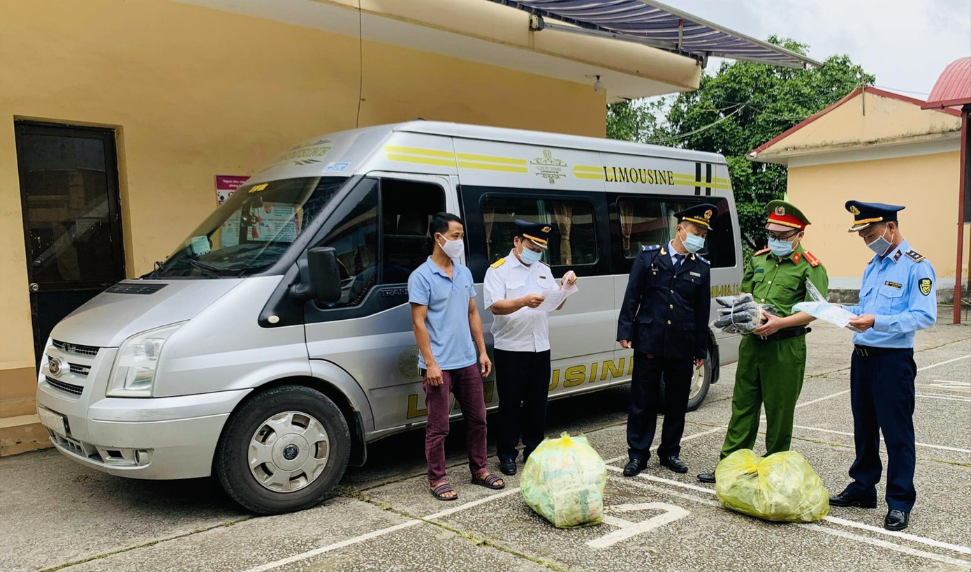 Lực lượng Hải quan Lạng Sơn nỗ lực kiểm tra, phát hiện nhiều vụ gian lận thương mại. Ảnh: Duy Chiến