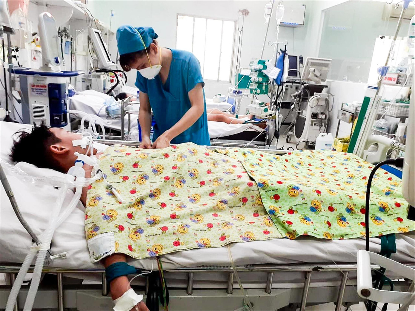 Bệnh nhân sốt xuất huyết ở Bình Dương tăng cao, nhiều trường hợp diễn biến nặng. Ảnh: H.C