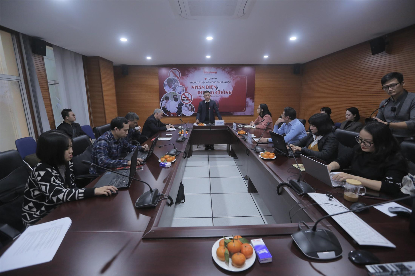 Các diễn giả tham gia buổi tọa đàm. Ảnh: Trọng Quân