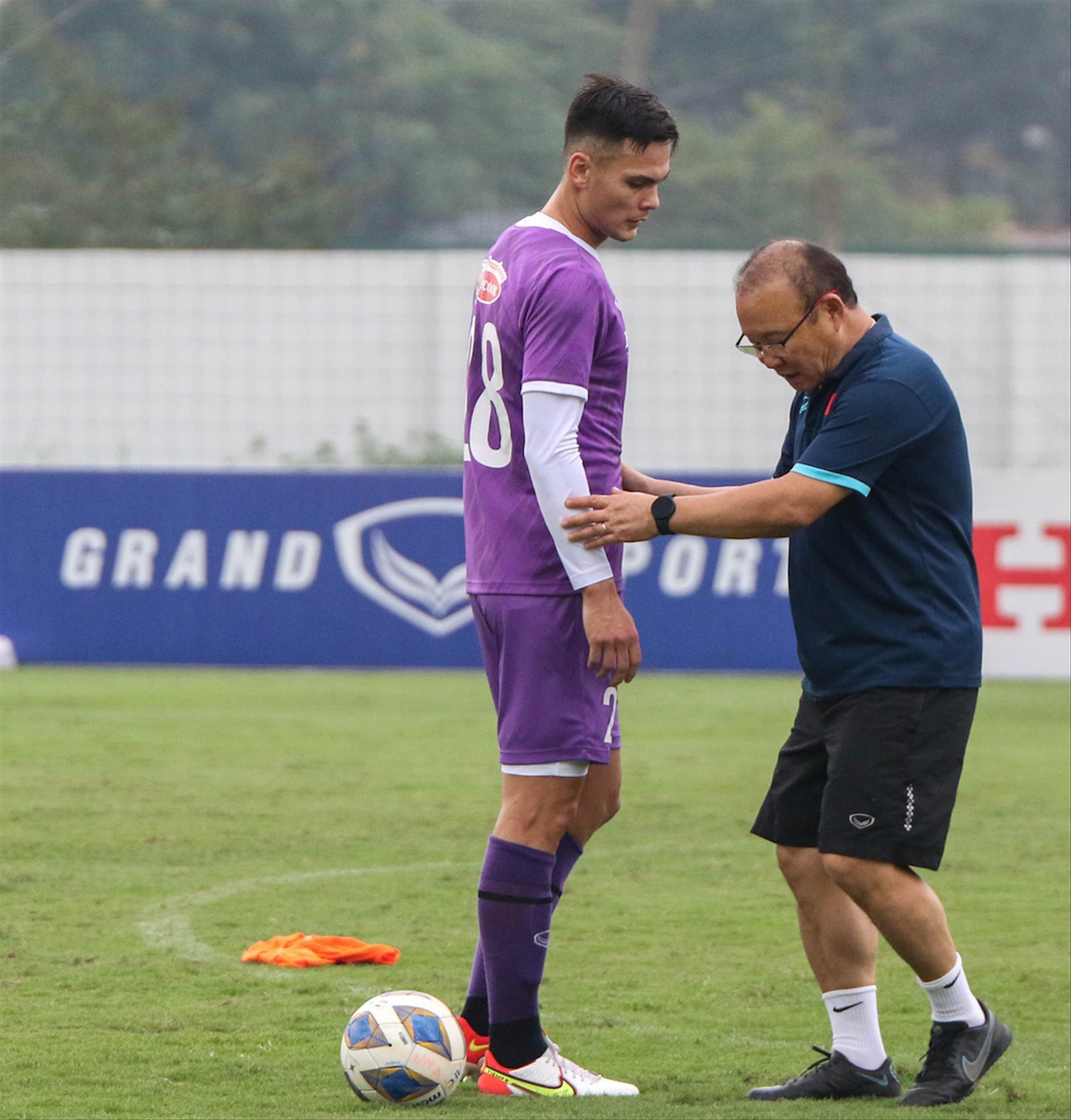 HLV Park Hang-seo sẽ trao cơ hội cho các cầu thủ trẻ khi đấu với Oman?. Ảnh: Anh Đoàn