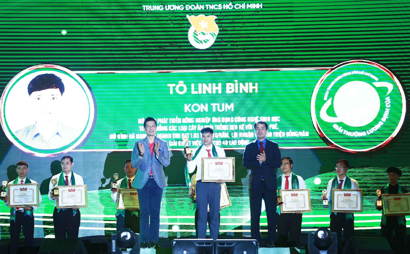 Anh Tô Linh Bình là một trong 32 gương được nhận giải thưởng Lương Định Của năm 2022