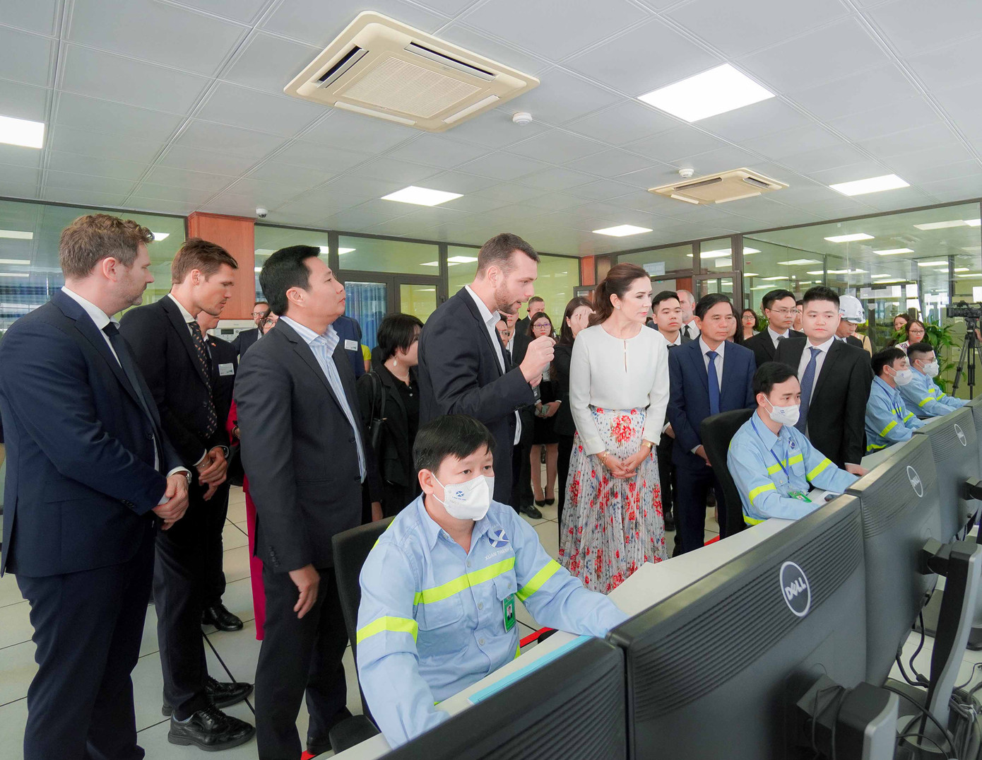 Công nương Đan Mạch Mary Elizabeth thăm phòng Điều khiển trung tâm của Xi măng Xuân Thành vào tháng 11/2022