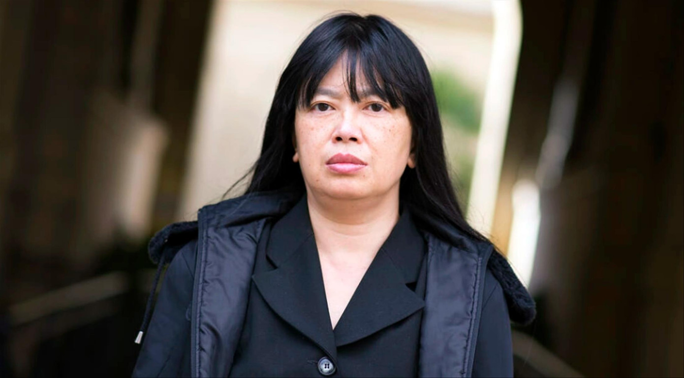 Linda Lê theo mẹ sang Pháp năm 1977, trong khi cha ở lại Việt Nam. Sự chia lìa đau đớn này tác động lớn đến những trang viết của bà về sau. Ảnh: time.news