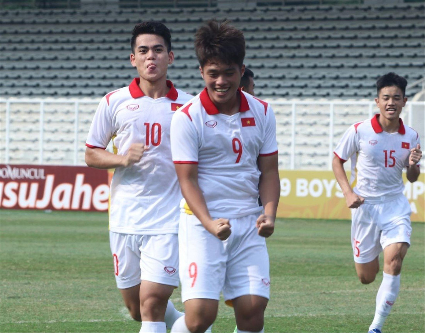Các cầu thủ U19 Việt Nam trong chiến thắng 3-1 trước Myanmar. Ảnh: Anh Đoàn