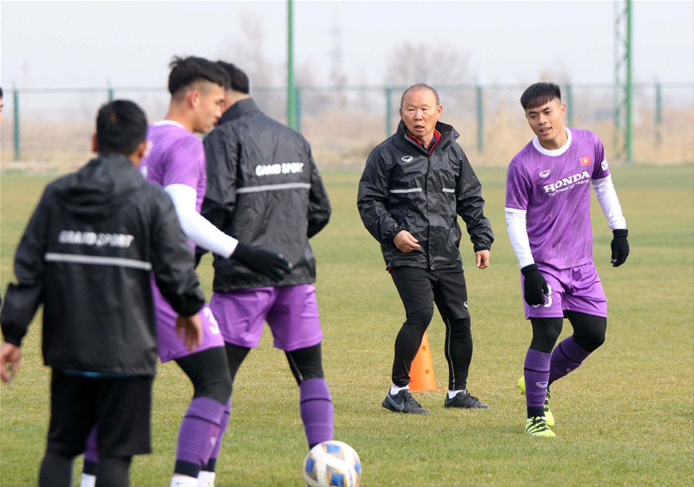 HLV Park Hang-seo sẽ đưa U23 Việt Nam bảo vệ thành công tấm HCV tại SEA Games 31?. Ảnh: Anh Đoàn HLV Park Hang-seo sẽ đưa U23 Việt Nam bảo vệ thành công tấm HCV tại SEA Games 31?. Ảnh: Anh Đoàn