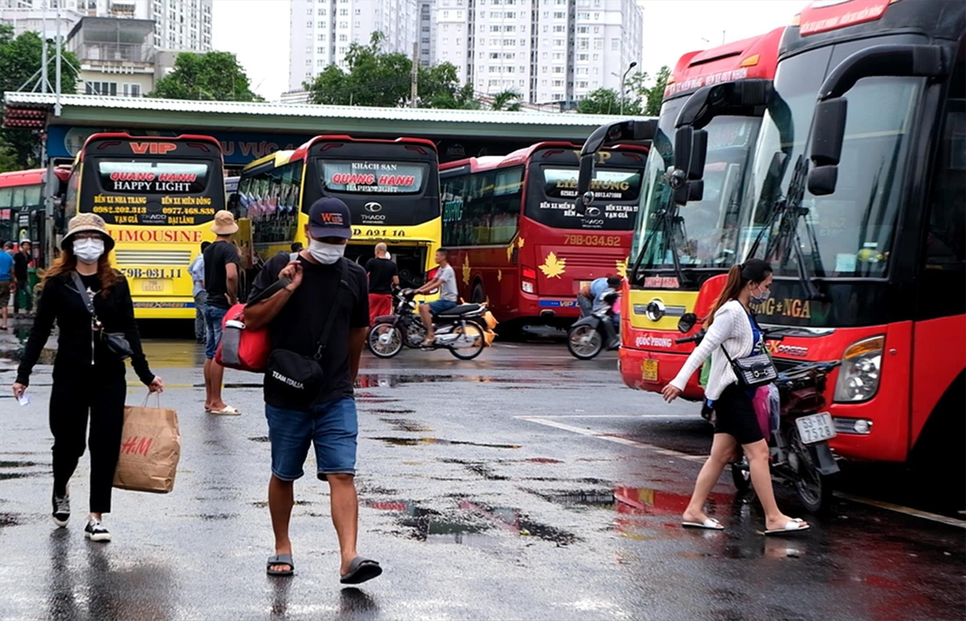 Doanh nghiệp vận tải chật vật tìm cách thích ứng với giá xăng dầu tăng phi mã. Ảnh: Ngô Bình Doanh nghiệp vận tải chật vật tìm cách thích ứng với giá xăng dầu tăng phi mã. Ảnh: Ngô Bình