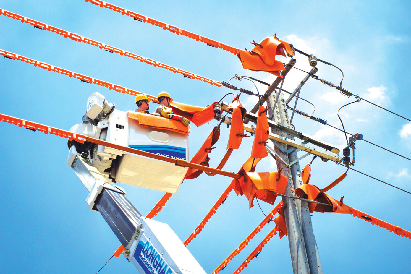 Các đơn vị điện lực 21 tỉnh, thành phố phía Nam đảm bảo cấp điện an toàn, ổn định