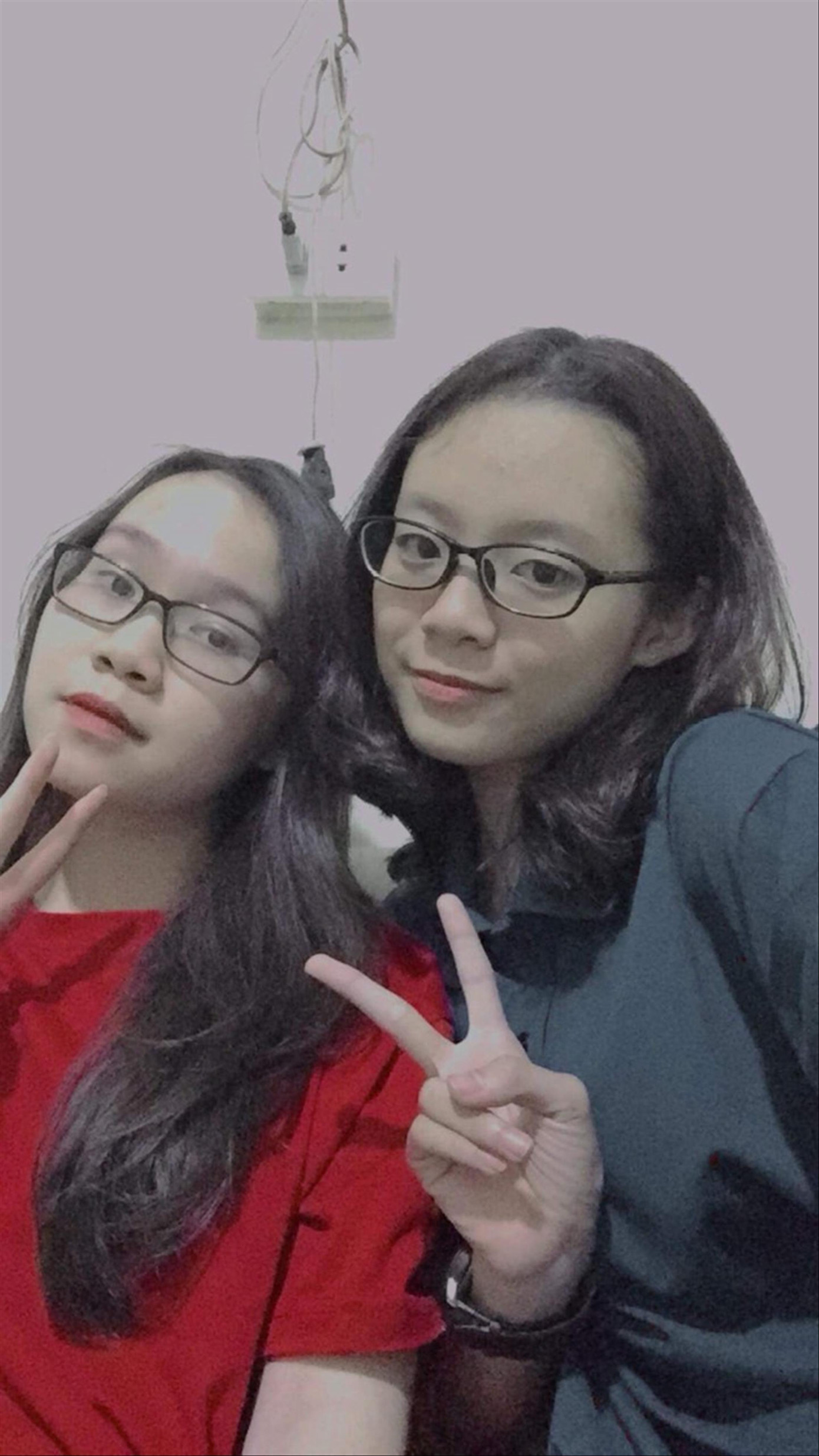 Nguyễn Thị Nhung (bên trái) và bạn