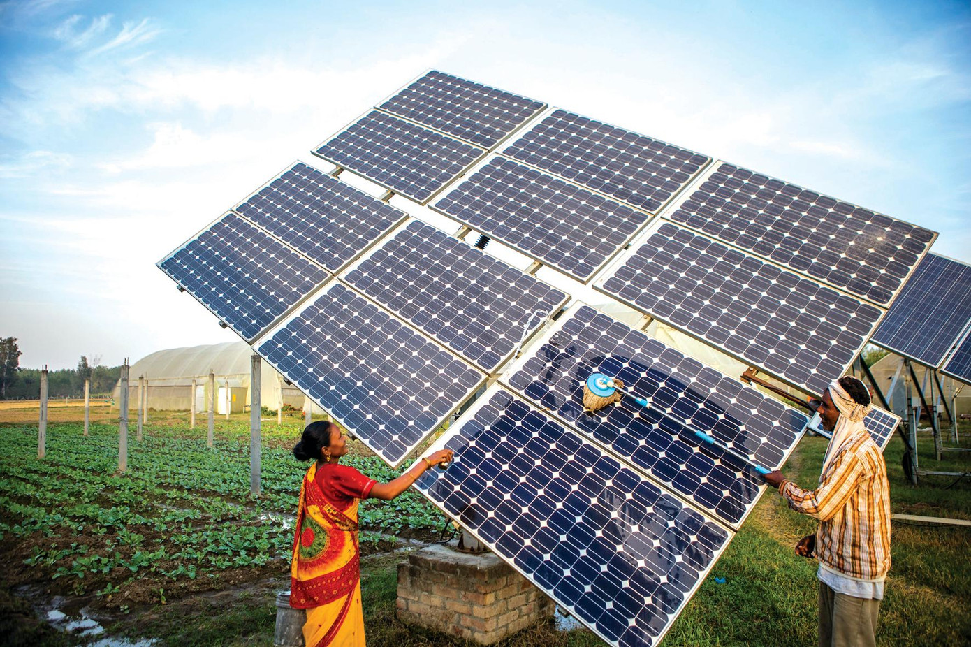 I2U2 sẽ thúc đẩy một dự án điện mặt trời, điện gió công suất 300 MW ở Ấn Độ. Ảnh: India Forum I2U2 sẽ thúc đẩy một dự án điện mặt trời, điện gió công suất 300 MW ở Ấn Độ. Ảnh: India Forum