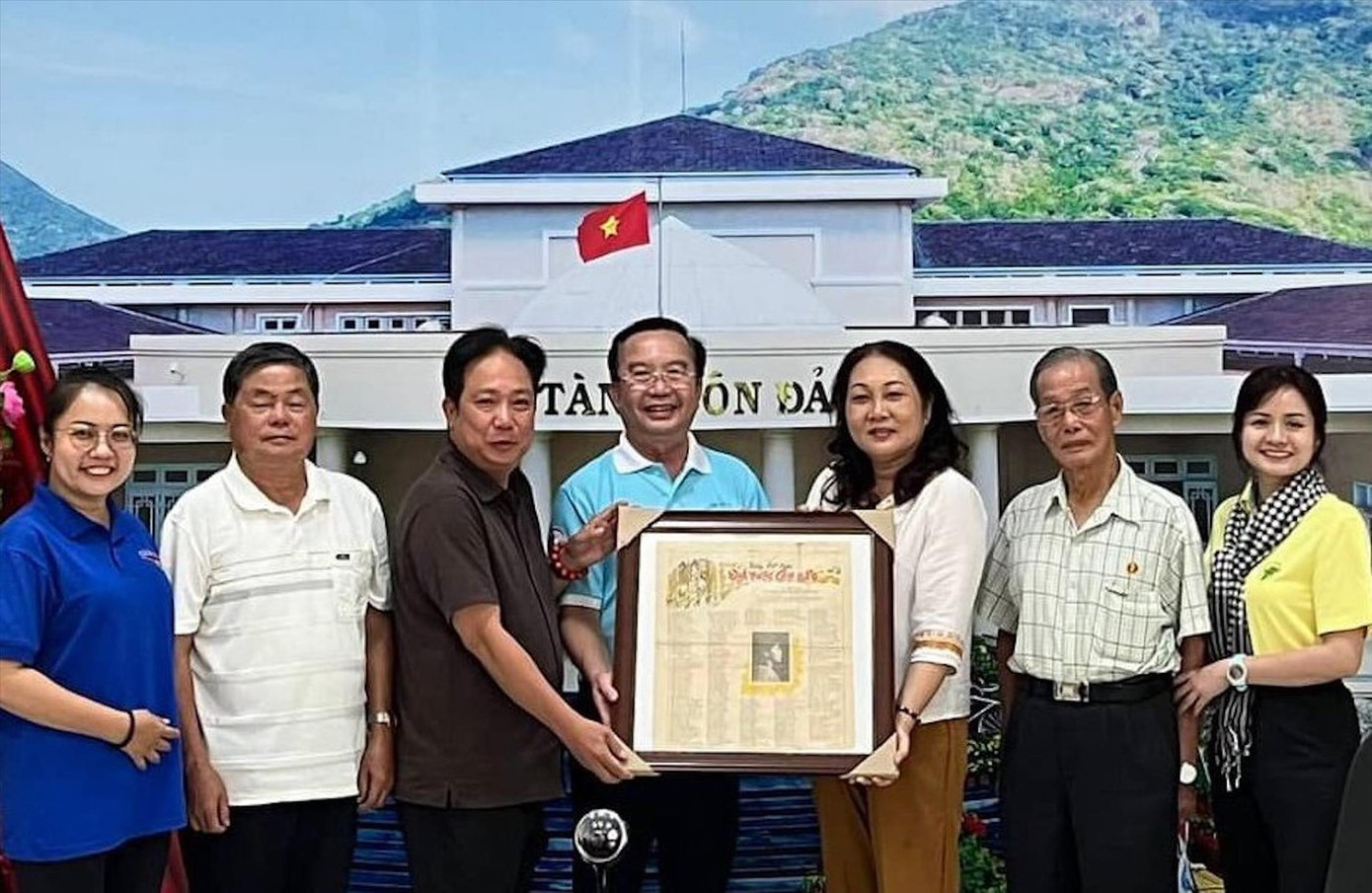 Lễ tiếp nhận bài thơ tại Bảo tàng Côn Đảo Lễ tiếp nhận bài thơ tại Bảo tàng Côn Đảo