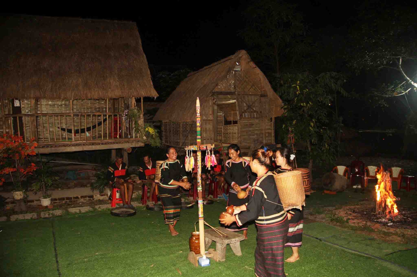 Du khách được trải nghiệm văn hóa của người dân tộc M’nông ở huyện Lắk