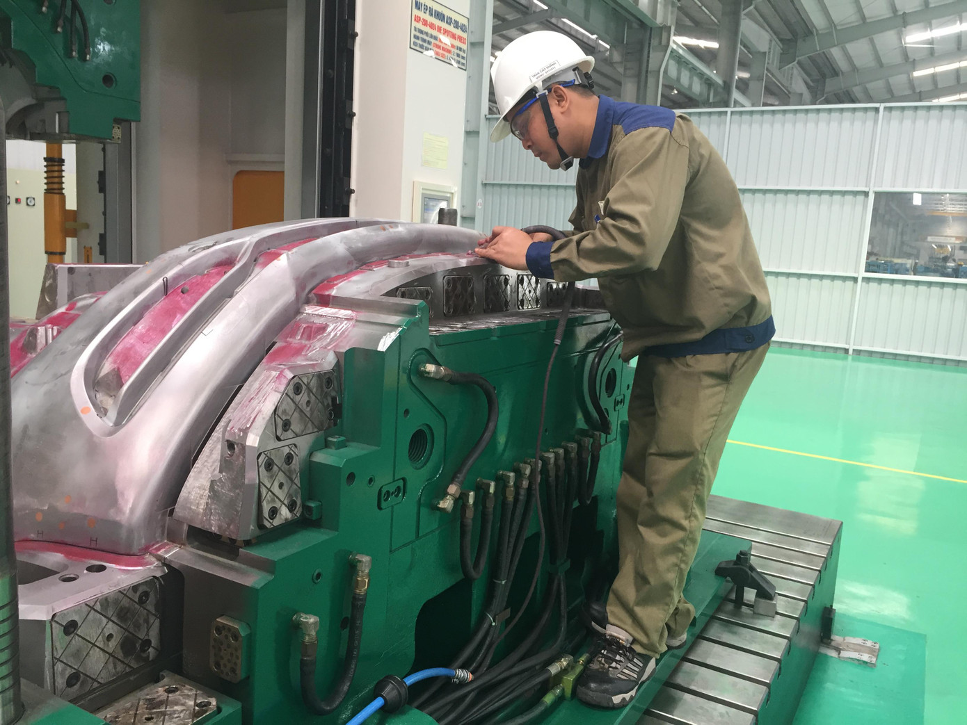 Phát triển công nghiệp hỗ trợ gắn với các doanh nghiệp FDI lớn đang là mục tiêu của nhiều địa phương. Ảnh: Nguyễn Bằng Phát triển công nghiệp hỗ trợ gắn với các doanh nghiệp FDI lớn đang là mục tiêu của nhiều địa phương. Ảnh: Nguyễn Bằng