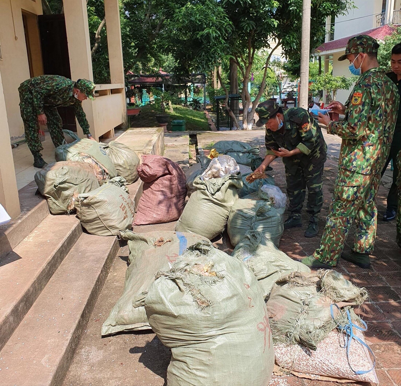 Thu giữ hàng nhập lậu ở cửa khẩu Chi Ma. Ảnh: Duy Chiến Thu giữ hàng nhập lậu ở cửa khẩu Chi Ma. Ảnh: Duy Chiến