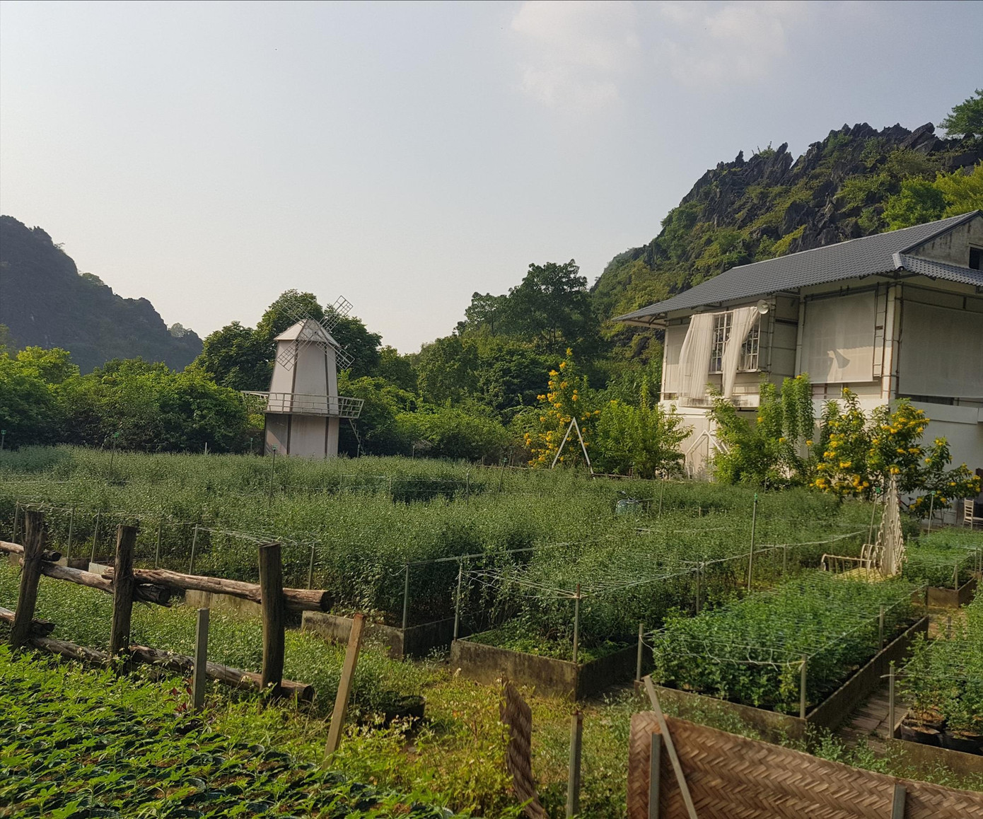 Một góc khu du lịch Động Tiên Sơn Một góc khu du lịch Động Tiên Sơn