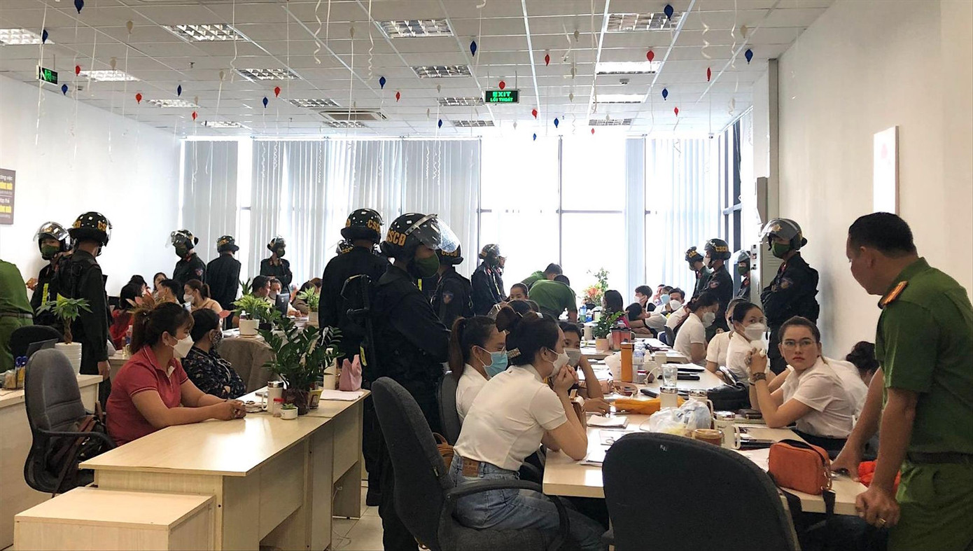 Công an kiểm tra hành chính tại Công ty Tài chính TNHH MTV Mirae Asset Chi nhánh Quảng Nam