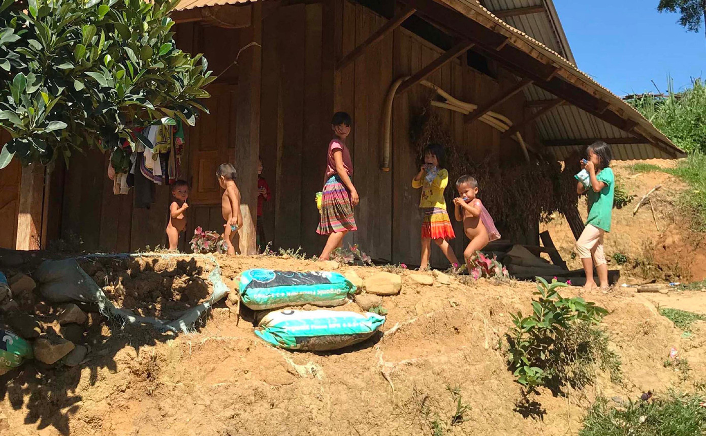 Kết hôn sớm nhiều trẻ em ở buôn làng vùng sâu không được quan tâm đầy đủ Kết hôn sớm nhiều trẻ em ở buôn làng vùng sâu không được quan tâm đầy đủ