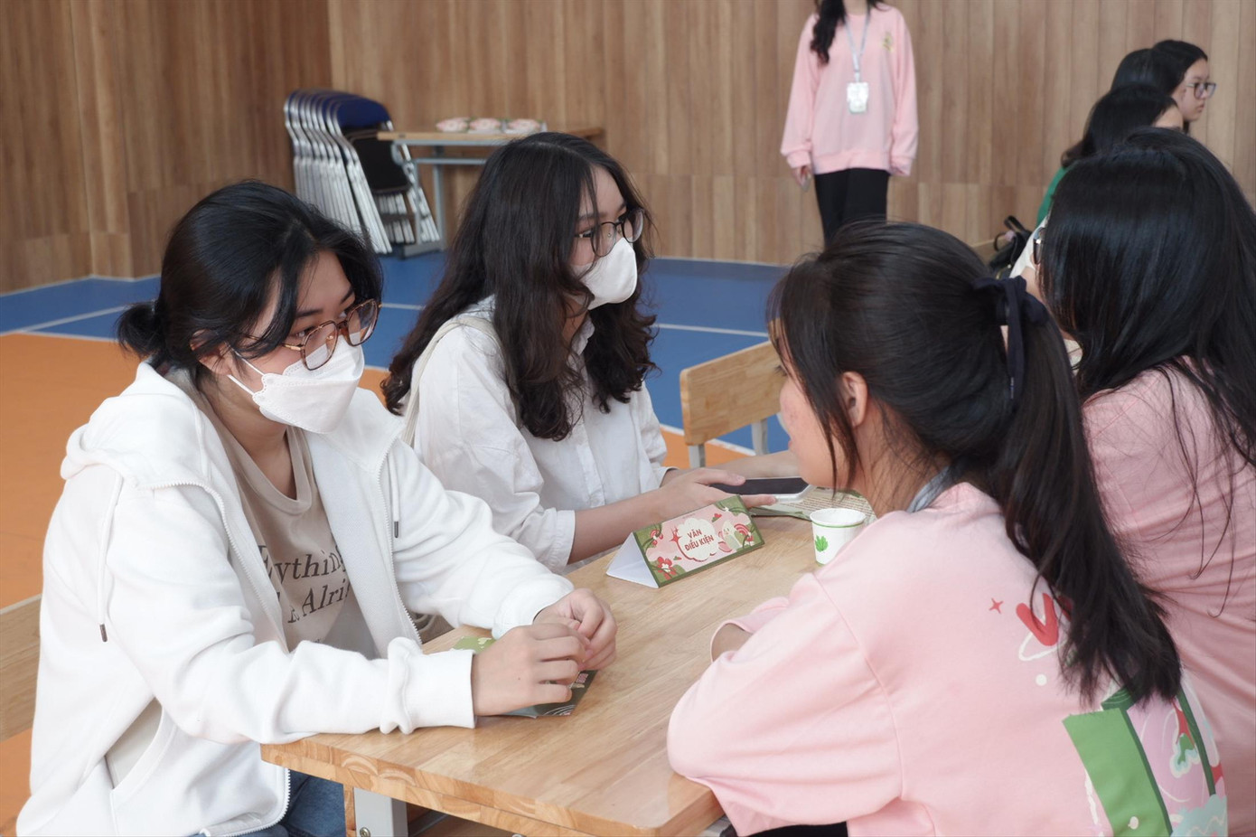 Học sinh lớp 9 được tư vấn về thi tuyển lớp 10 bởi các anh chị trường THPT chuyên Học sinh lớp 9 được tư vấn về thi tuyển lớp 10 bởi các anh chị trường THPT chuyên