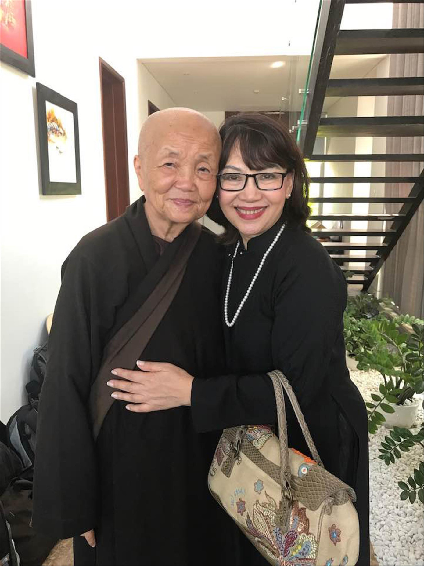 Sư cô Chân Không và em gái nhạc sĩ Trịnh Công Sơn- ca sĩ Trịnh Vĩnh Trinh Sư cô Chân Không và em gái nhạc sĩ Trịnh Công Sơn- ca sĩ Trịnh Vĩnh Trinh